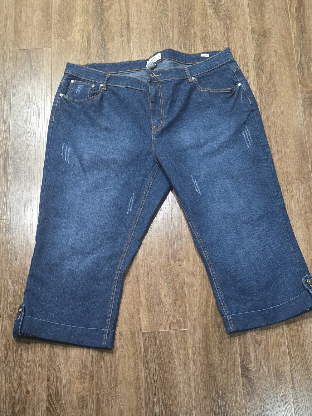 Classic Dark Blue Cropped Denim Capris — Comfortable Mid-Rise Fit